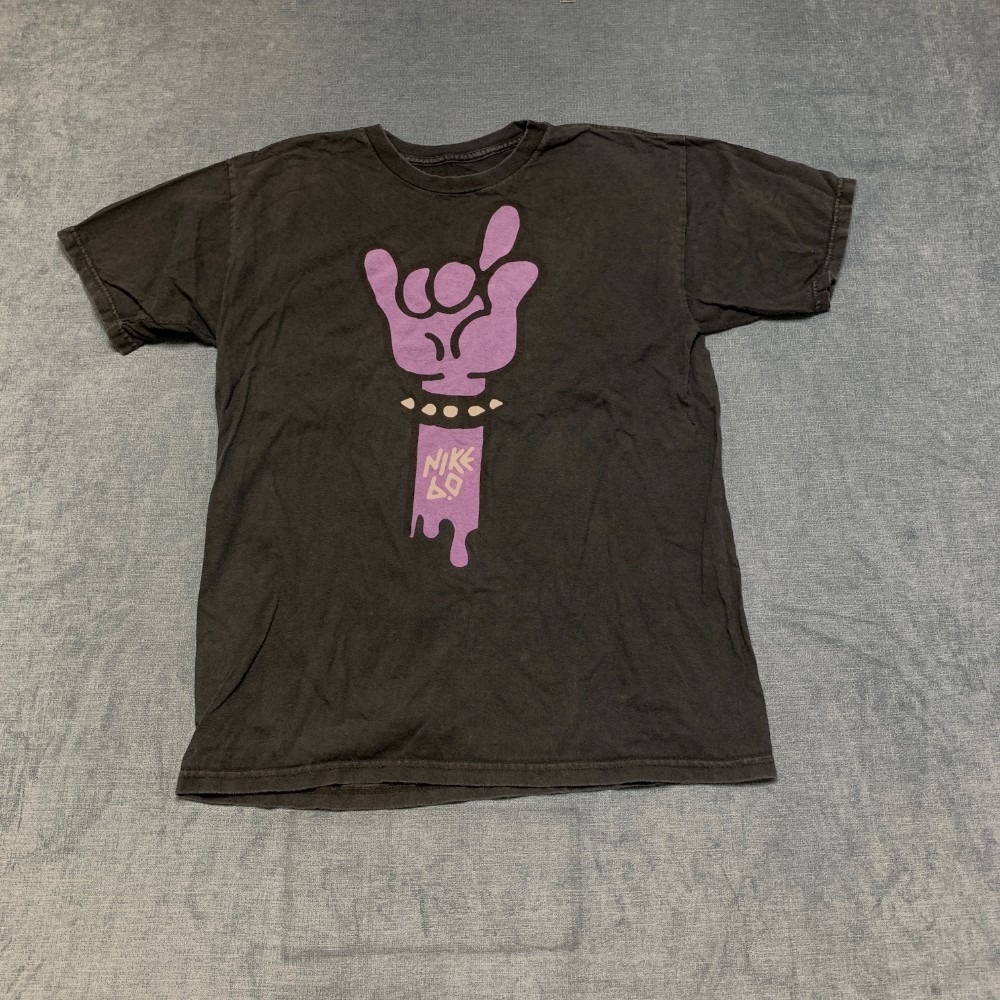 Nike 6.0 T Shirt Mens M Black Purple Rock-on Hand Graphic Logo Cotton Crew Neck